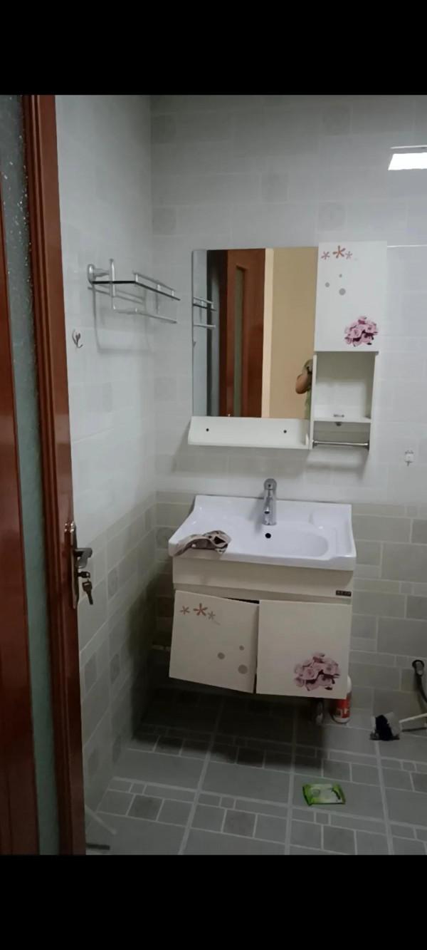 愁死了,衛生間太小 愁死了,衛生間太小