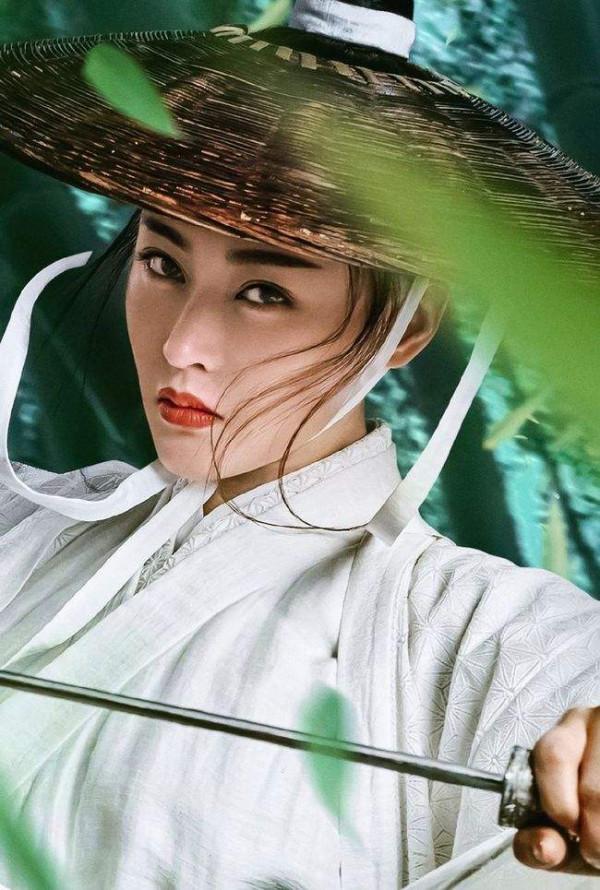 18個“曇花”明星巔峰PK，下坡路走成斷崖墜落，是倒黴還是太作？