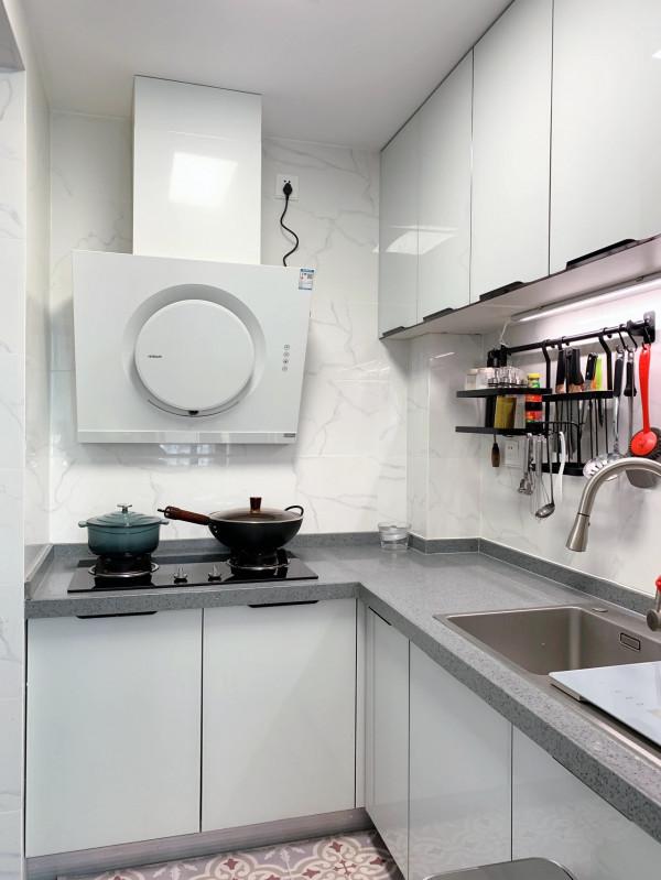 年輕人越來越喜歡“省錢裝修”,不弔頂+無主燈,骨子裡透著高階 年輕人越來越喜歡“省錢裝修”,不弔頂+無主燈,骨子裡透著高階