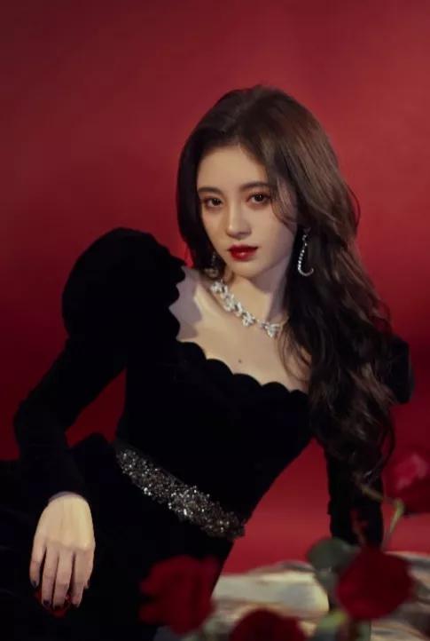 鞠婧禕美照一冊，欣賞