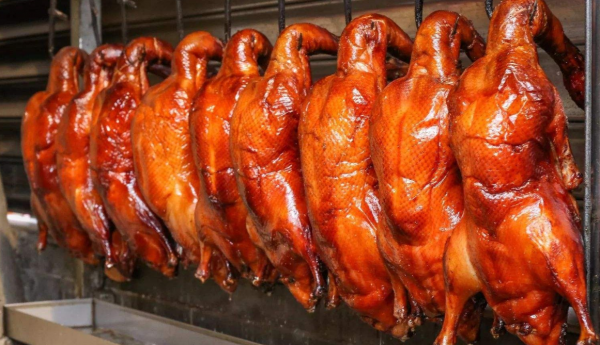 活鴨價格50元一隻，烤鴨卻只賣18元，加工後還便宜了？內幕已揭曉