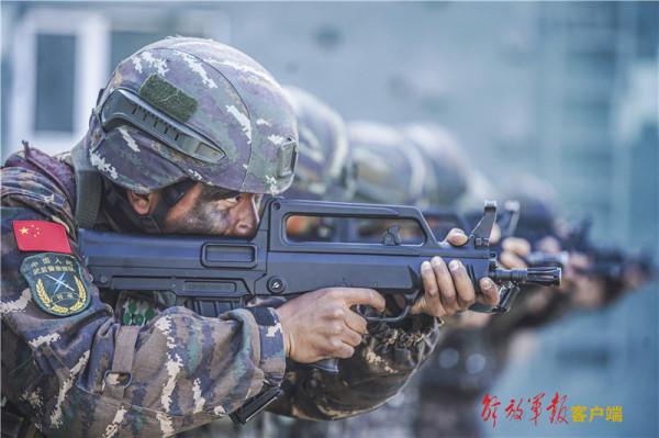 炫酷！帶你去看武警特戰隊員真打實練