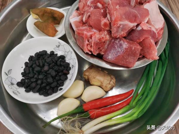 廣東經典名菜豉汁蒸排骨的家常做法,簡單易學,不輸飯店的味道 廣東經典名菜豉汁蒸排骨的家常做法,簡單易學,不輸飯店的味道