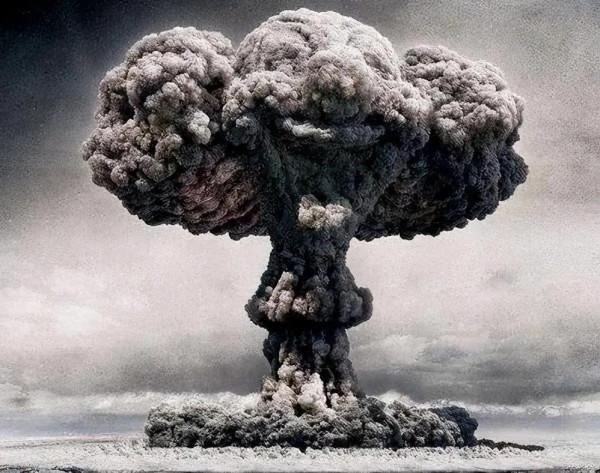 原子彈扔下45秒後爆炸，投彈的轟炸機是如何逃出生天的？