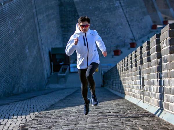 361°E韌跑鞋：快來體驗柔韌回彈的牛皮糖腳感