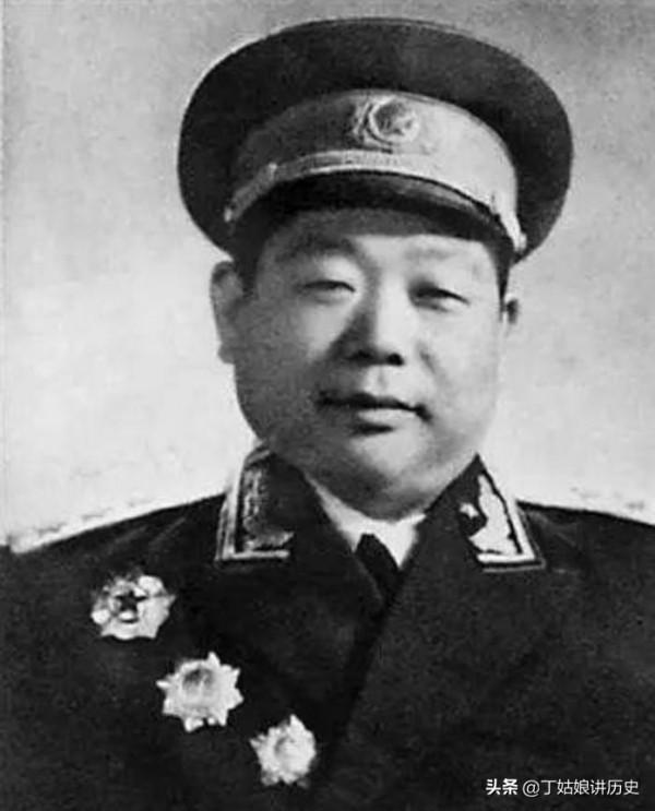 1947年，一農村老太太來到部隊找兒子，說出兒子名字急送見司令員