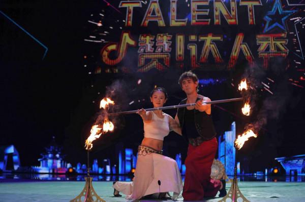 上線3期即引熱議，鄧紫棋搞怪謝霆鋒嚴格，這部綜藝就這麼火了？