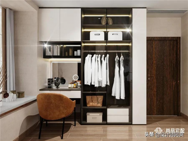 看到他家我驚呆了,陽臺晾曬+養花,櫃子居然還能薄切 看到他家我驚呆了,陽臺晾曬+養花,櫃子居然還能薄切