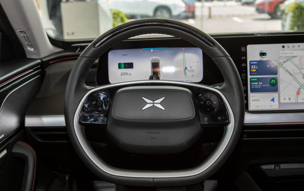 國產小鵬P7,續航里程670公里,價格位元斯拉Model3低 國產小鵬P7,續航里程670公里,價格位元斯拉Model3低