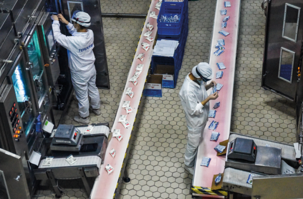 真假“鮮”牛奶:保質期長達20天,哪些乳企在“鑽空子”? 真假“鮮”牛奶:保質期長達20天,哪些乳企在“鑽空子”?