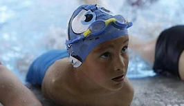 女嬰被遺棄瘦成皮包骨,女網紅帶她回家收養6年遭質疑,現狀如何 女嬰被遺棄瘦成皮包骨,女網紅帶她回家收養6年遭質疑,現狀如何