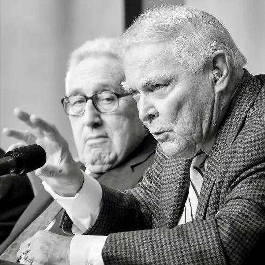 1981年美國里根總統遇刺，兇手辛克利3秒連開6槍，後來怎麼樣了