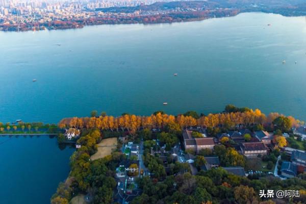 孤山的冬天,沒有層林盡染,卻照樣秋意盎然 孤山的冬天,沒有層林盡染,卻照樣秋意盎然