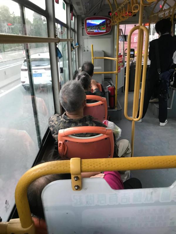 生娃太遲，人家是辣媽，而你卻像是奶奶……