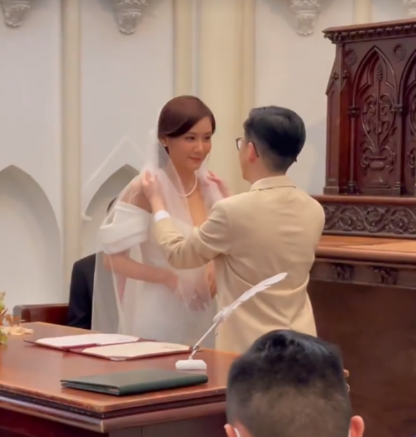 恭喜！28歲女星陳詩欣出嫁，百億富三代大方送金器，伴娘團顏值高