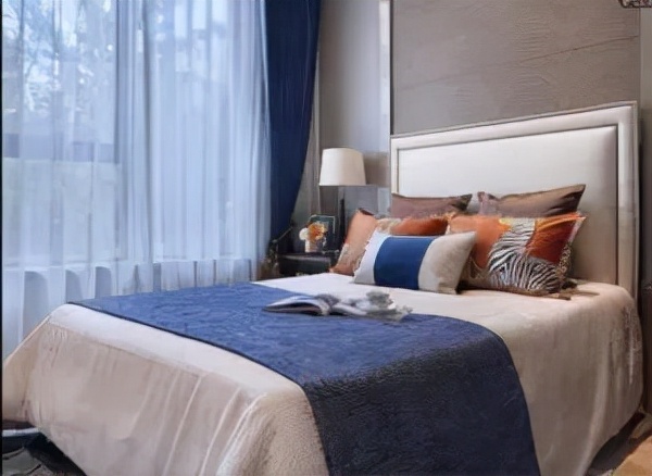 臥室床頭牆別再空著了,這樣裝睡覺才更香 臥室床頭牆別再空著了,這樣裝睡覺才更香