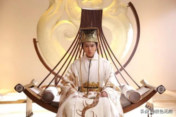 哥哥給弟弟敬酒：祝你長命千歲，他靈機一動，所幸撿回一命