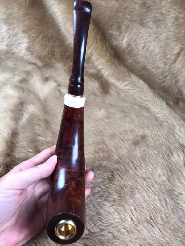 彎如牛角朝天，器古雅而難尋！好漂亮的海南黃花梨菸斗