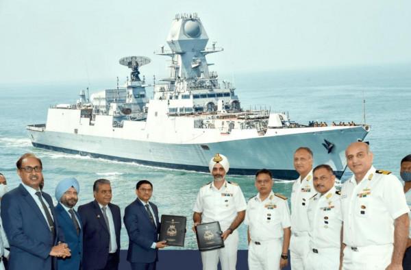 印度新船下水，有人算了筆賬：印度造艘驅逐，中國能造2艘航母