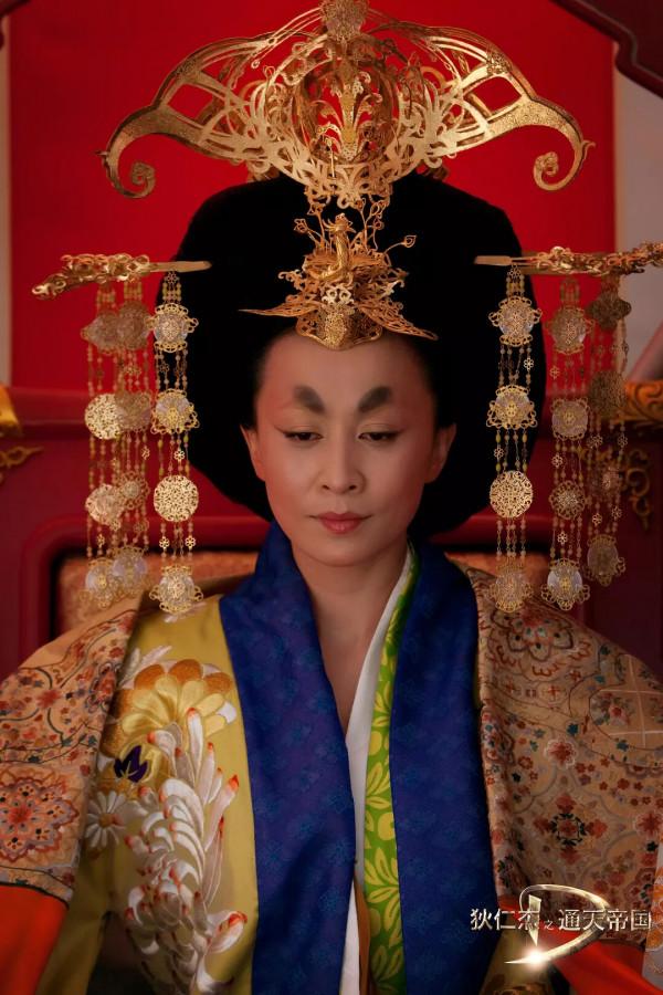 明星古裝尷尬史：頭頂風扇、餃子都算好的，有些太誇張真忍不了