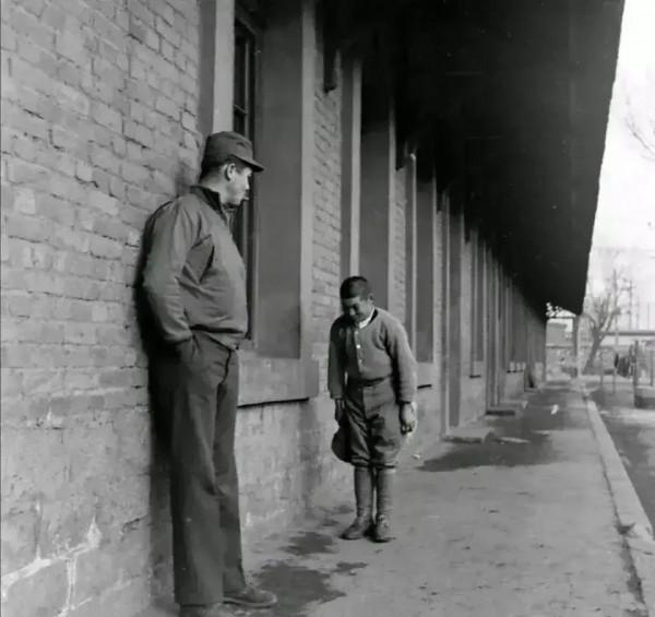 看看韓國軍人和日本軍人對待美國人的態度誰有本事發到日韓網站上