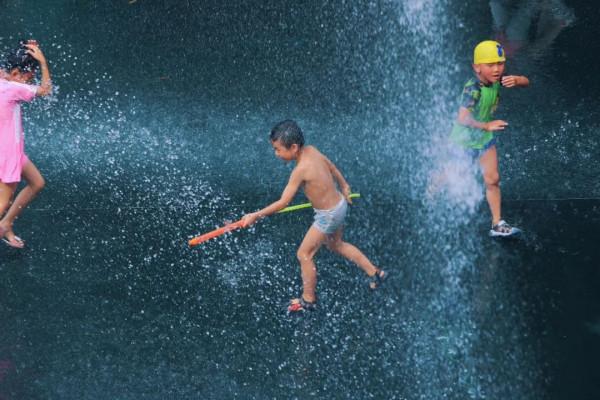 潑水狂歡,夢幻演出,痴狂電音,玩一天都不夠!杭州旅行必打卡 潑水狂歡,夢幻演出,痴狂電音,玩一天都不夠!杭州旅行必打卡