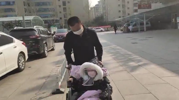 5歲女童苦苦哀求:“媽媽,不要留我一個人!” 5歲女童苦苦哀求:“媽媽,不要留我一個人!”