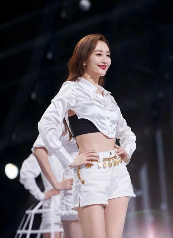 有喜歡王鷗的嗎？這麼看確實和楊冪有的一拼