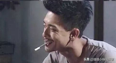 太瘦土氣大方臉，年輕時很一般，老了卻變帥的8位男星，不服不行