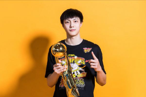 來勢洶洶！廣東12人大名單曝光，FMVP壓哨入選，楊鳴恐遭“雙殺”