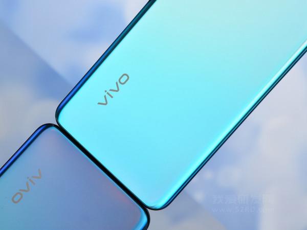Vivo S12 Pro真機地鐵亮相 摩托羅拉隨時可能截胡