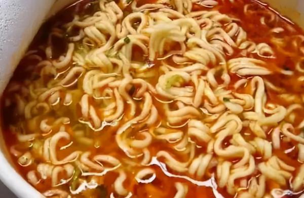 吃花生能減肥？提醒：若不想腰上長贅肉，最好少吃這5種食物