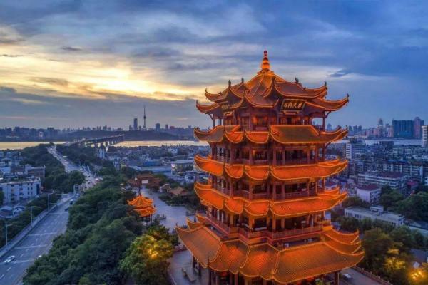 一首詩寫紅一座樓，中國四大名樓分別是誰寫紅的？