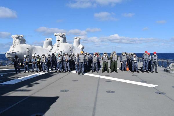 南太成多國演兵場，解放軍動用兩棲艦，運送救援物資，高低立判