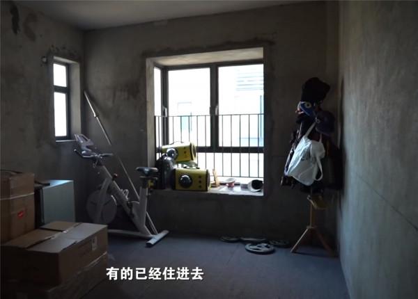 90後東北小夥在廣州買房，因沒錢裝修住3年毛坯房，網友：太灑脫