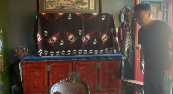 北京大爺把四合院裝成小田園 家裡收藏的青花瓷價值上億