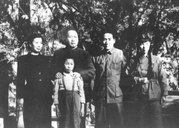 毛主席批閱李敏同學日記，寫下7句批語，為何發表後只刊登3句？