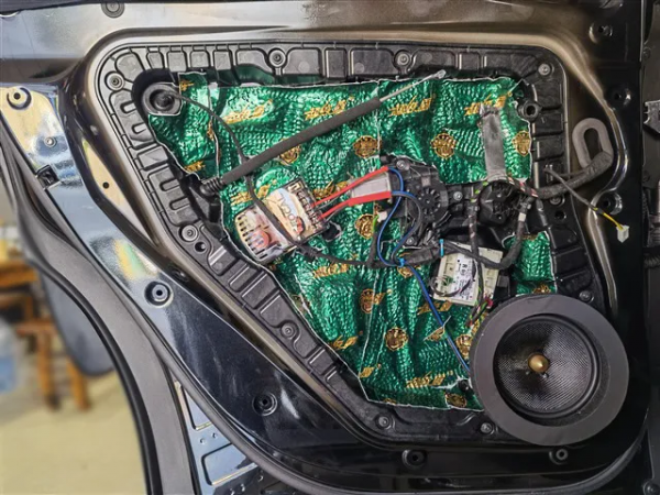 賓士GLB200音響改裝法國勁浪亞麻兩分頻,全新超強聽感 賓士GLB200音響改裝法國勁浪亞麻兩分頻,全新超強聽感