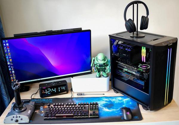 1.2m小桌子能放點啥?分享桌上好物,和一臺輕度RGB主機 1.2m小桌子能放點啥?分享桌上好物,和一臺輕度RGB主機