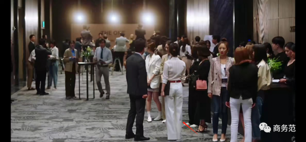 40歲宋慧喬又演女精英,戴CHAUMET拎Fendi,職場風穿搭超養眼 40歲宋慧喬又演女精英,戴CHAUMET拎Fendi,職場風穿搭超養眼