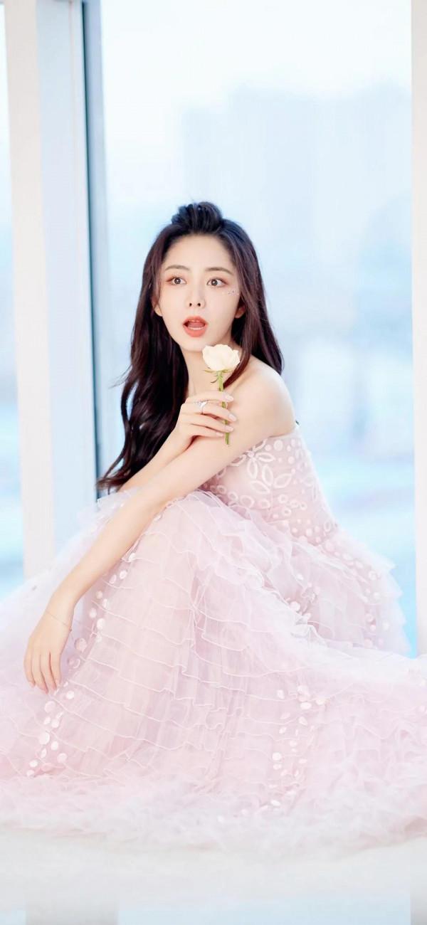 有喜歡譚松韻的嗎？30多歲的人，還是一幅娃娃臉，這才叫永遠18歲