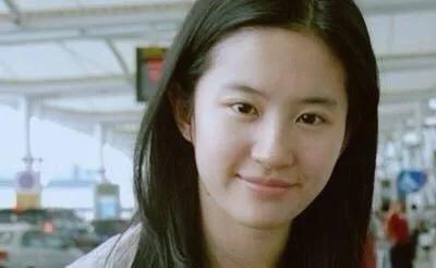 大愛亦菲，素顏照樣美翻了