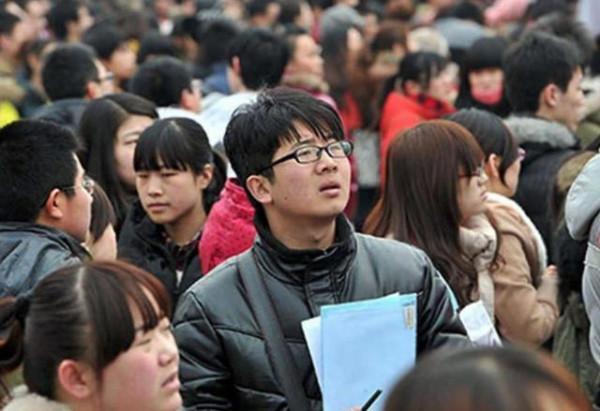 985研究生年薪70萬，在親戚眼中不如老師，網友：確實是這樣