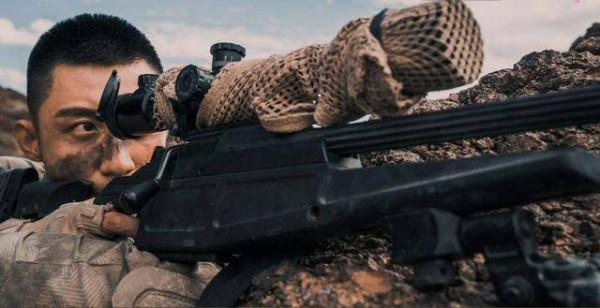 老兵為何不繫頭盔帶,為什麼又要把彈匣綁在一起? 老兵為何不繫頭盔帶,為什麼又要把彈匣綁在一起?