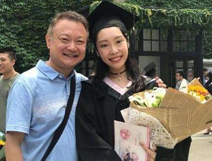 歐陽奮強：23歲飾演賈寶玉爆紅，27歲娶初戀，兒子早逝內心鈍痛