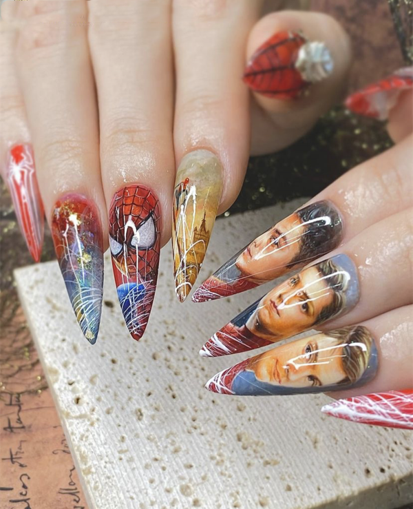 在指甲上進行二次元創作，動漫的影響力已經影響到了美妝行業