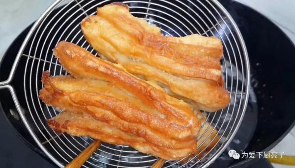 油條這做法太簡單了，學會不用早起，鬆軟香甜，上桌全家都搶著吃