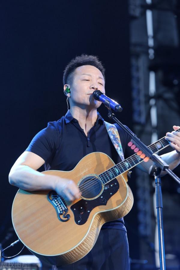 30歲後,聽懂許巍的歌,才會學著與這個世界和解 30歲後,聽懂許巍的歌,才會學著與這個世界和解