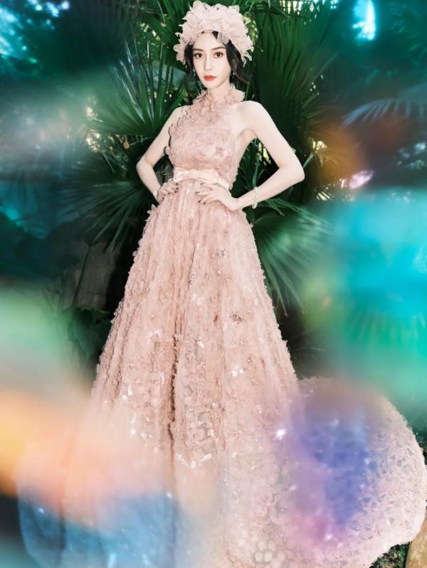 在百花叢中，選出了7位候選人，盤點她們整一年的紅毯造型