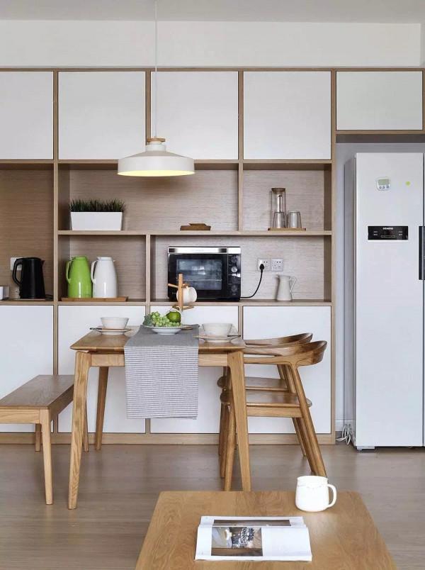 為什麼裝修一定要做餐邊櫃?我家入住半年,發現3個功能,太實用 為什麼裝修一定要做餐邊櫃?我家入住半年,發現3個功能,太實用